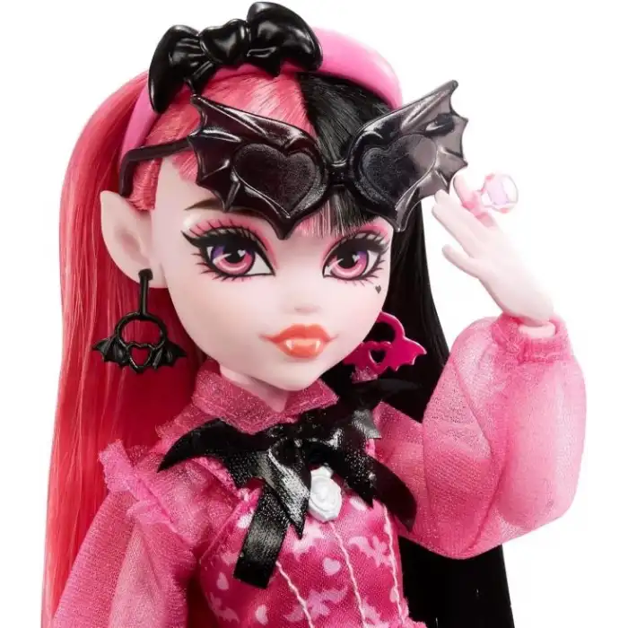 Monster High Pembe ve Siyah Saçlı Draculaura Bebeği