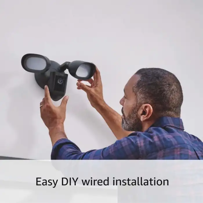 Ring Floodlight Cam Wired Pro Kuş Bakışı ve 3D Hareket Algılama, Siyah