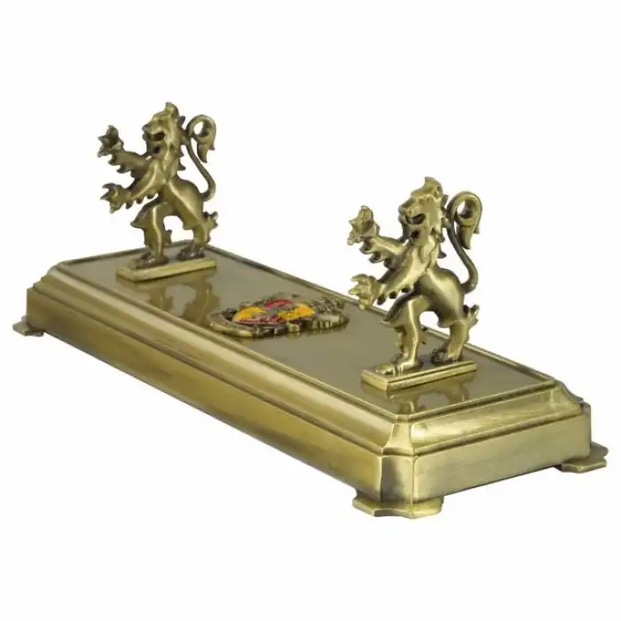 The Noble Collection Harry Potter Gryffindor Evi Asa Standı