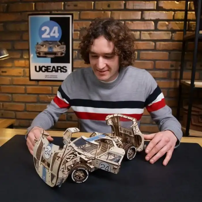 Ugears Mekanik Ahşap 3D Puzzle Araba Modeli