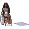 Barbie Fashionistas Tekerlekli Sandalye ve Kıvırcık Esmer Saçlı Bebek