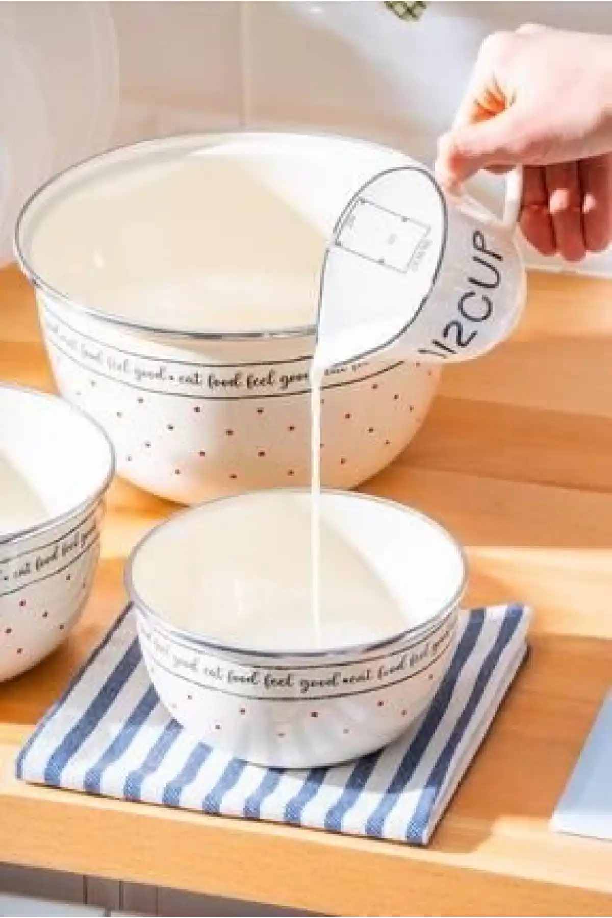 Acar XAP8526 Çiçek ve Yazı Desenli Beyaz Emaye Karıştırma Kabı Seti 3 Parça