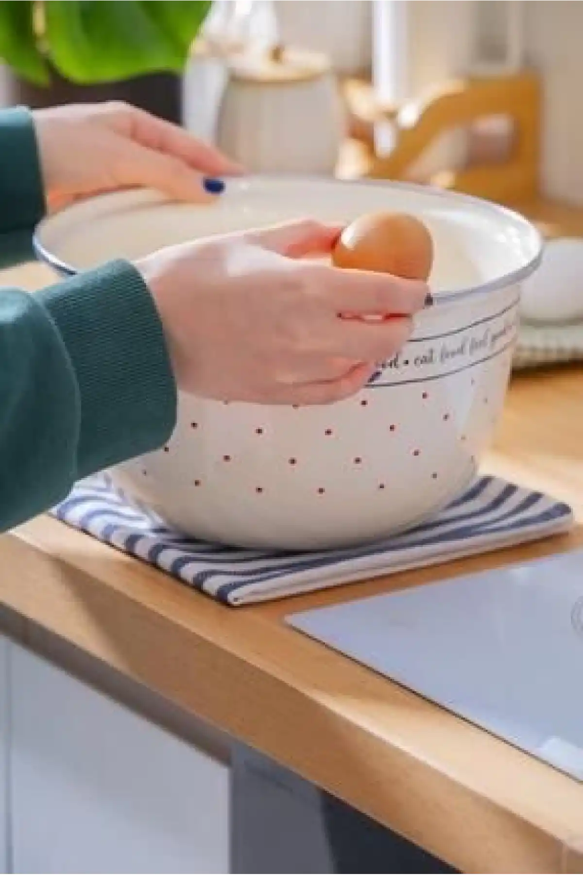 Acar XAP8526 Çiçek ve Yazı Desenli Beyaz Emaye Karıştırma Kabı Seti 3 Parça