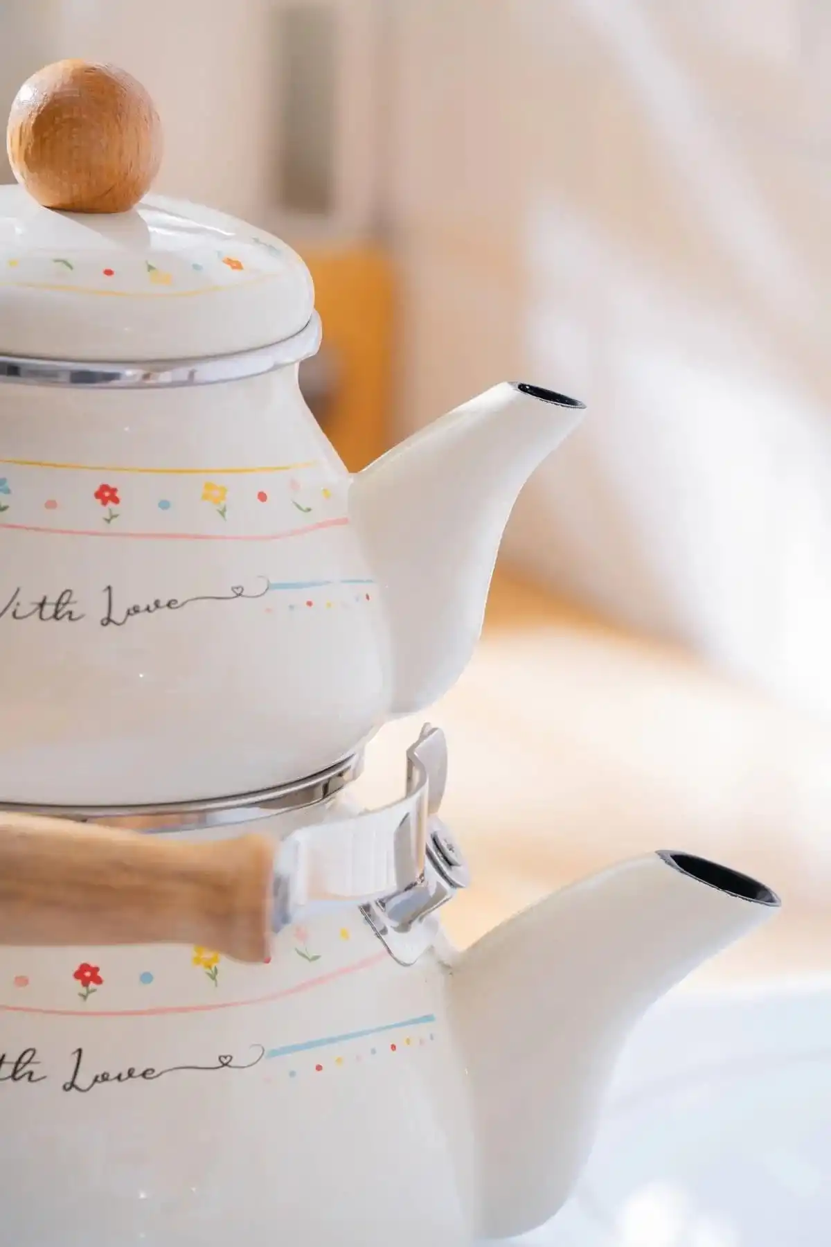 Acar XAP7709 Çiçek ve Yazı Desenli Emaye Beyaz Çaydanlık 1/2 Lt