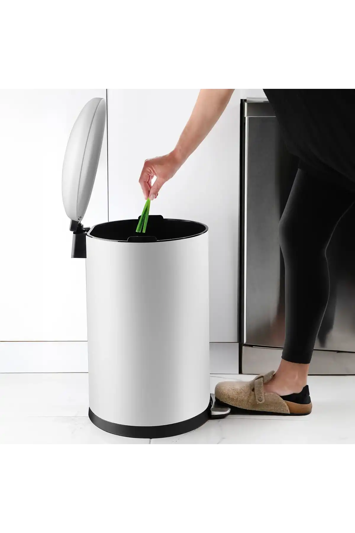 Ansan ANS E90-01 Bombe Kapaklı Beyaz Çelik Çöp Kovası 30 L / 31,3 cm × 41,06 cm × 56,1 cm