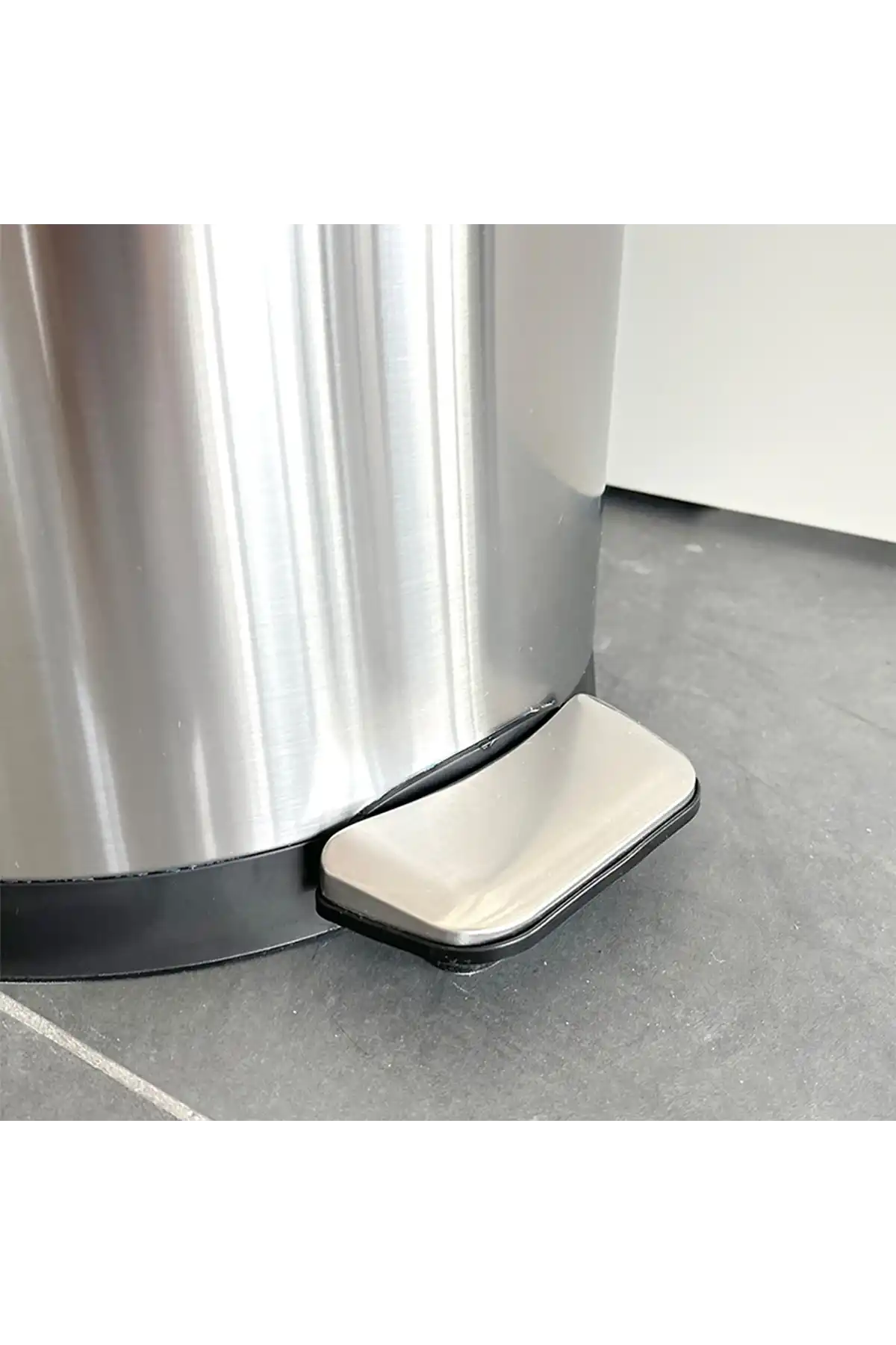 Ansan ANS E90-30 Bombe Kapaklı Çelik Çöp Kovası 30 L 31,3 x 41 x 56 cm