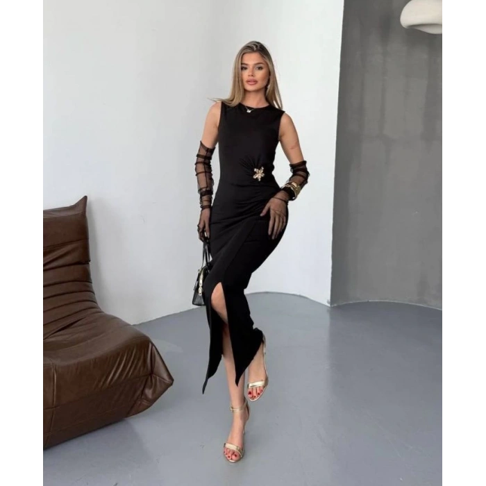 Aksesuarlı Kolsuz Elbise