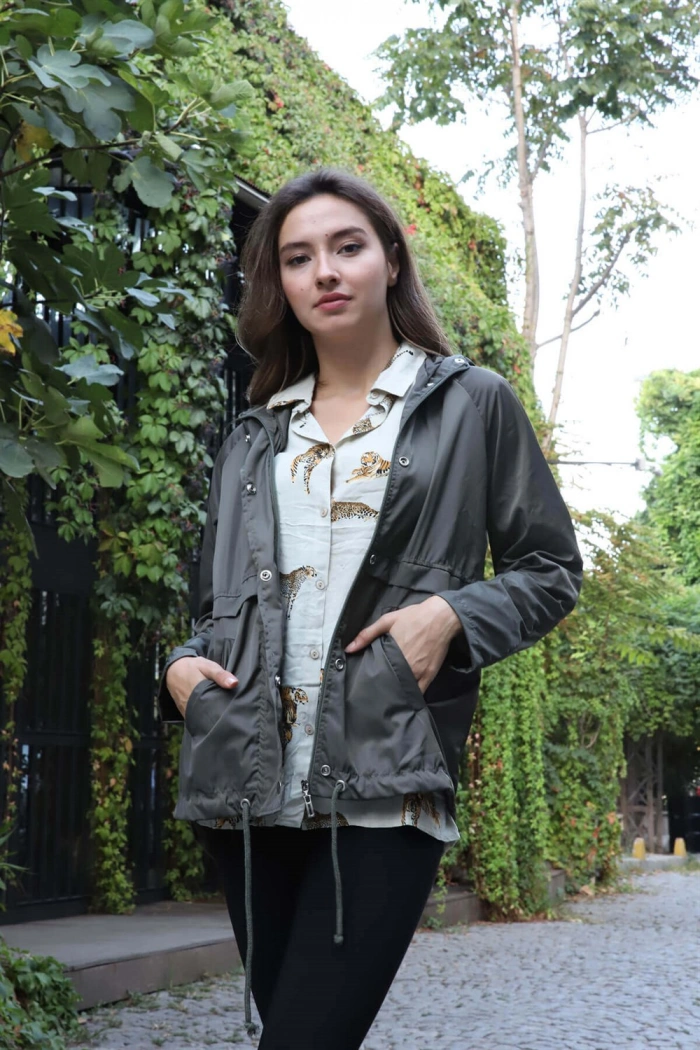 Kapüşonlu Kordonlu Yağmurluk - HAKİ