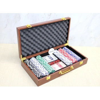 Deri Çantalı 300 Chip Ve 2 Adet İskambil Kağitına Sahip Poker Oyunu Alk4230