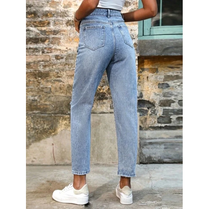 Kadın Açık Mavi Yırtık Mom Fit Kot Pantolon