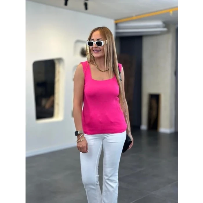 Kadın Kare Yaka Kalın Askılı Beyaz Triko Bluz