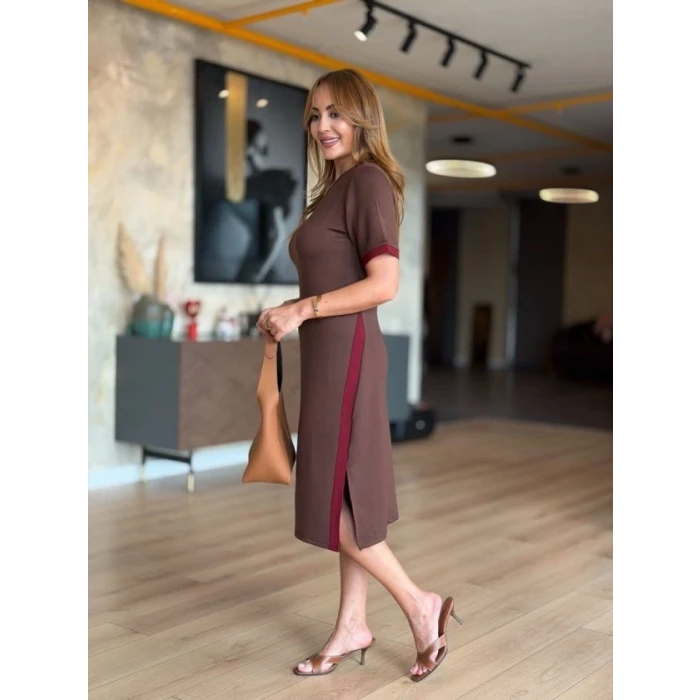 Kadın Kısa Kollu Bisiklet Yaka Yandan Yırtmaçlı Şerit Detaylı Modal Midi Elbise