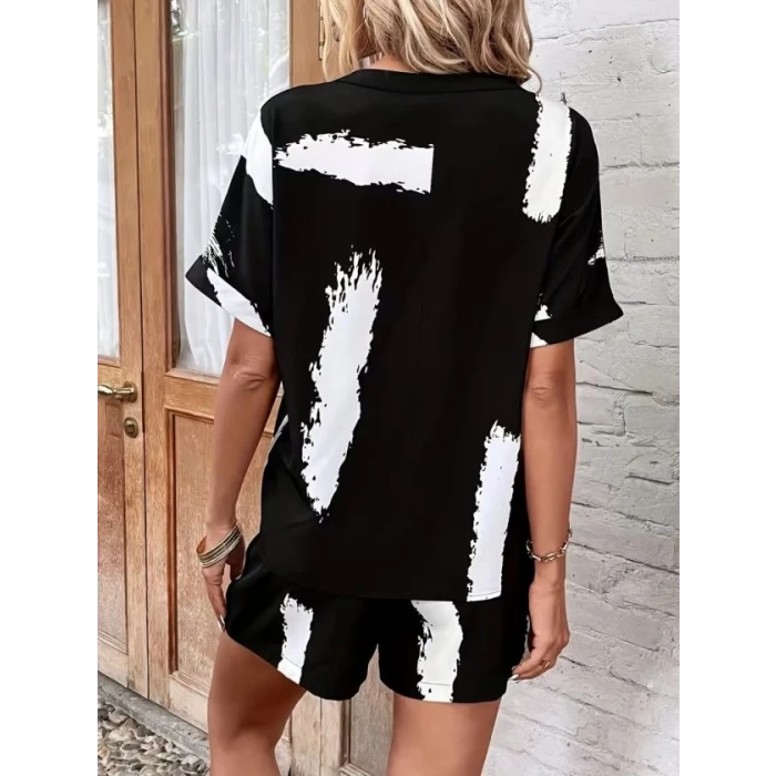 Kadın Kısa Kollu V Yakalı Desenli Bluz ve Short İkili Süprem Takım
