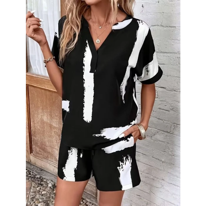Kadın Kısa Kollu V Yakalı Desenli Bluz ve Short İkili Süprem Takım