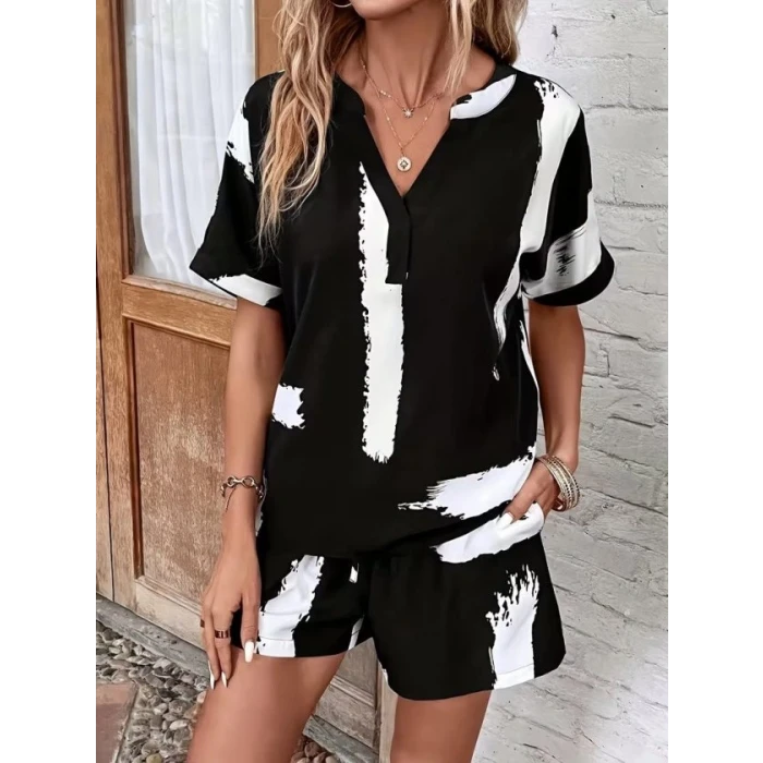Kadın Kısa Kollu V Yakalı Desenli Bluz ve Short İkili Süprem Takım