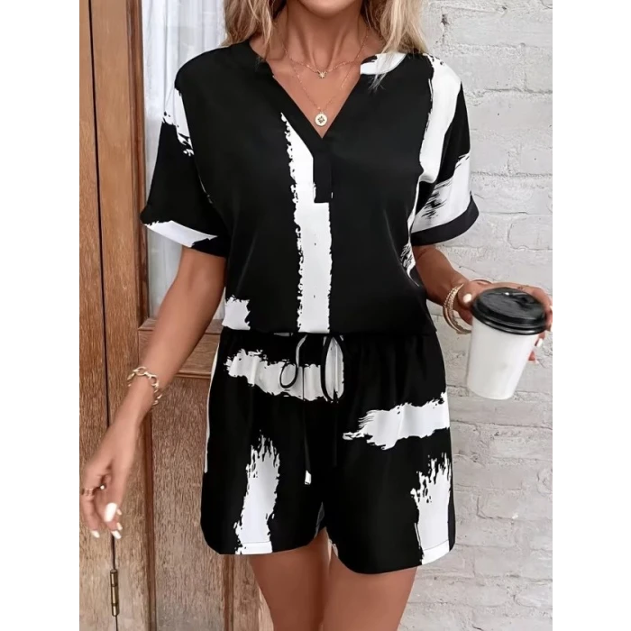 Kadın Kısa Kollu V Yakalı Desenli Bluz ve Short İkili Süprem Takım