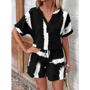 Kadın Kısa Kollu V Yakalı Desenli Bluz ve Short İkili Süprem Takım