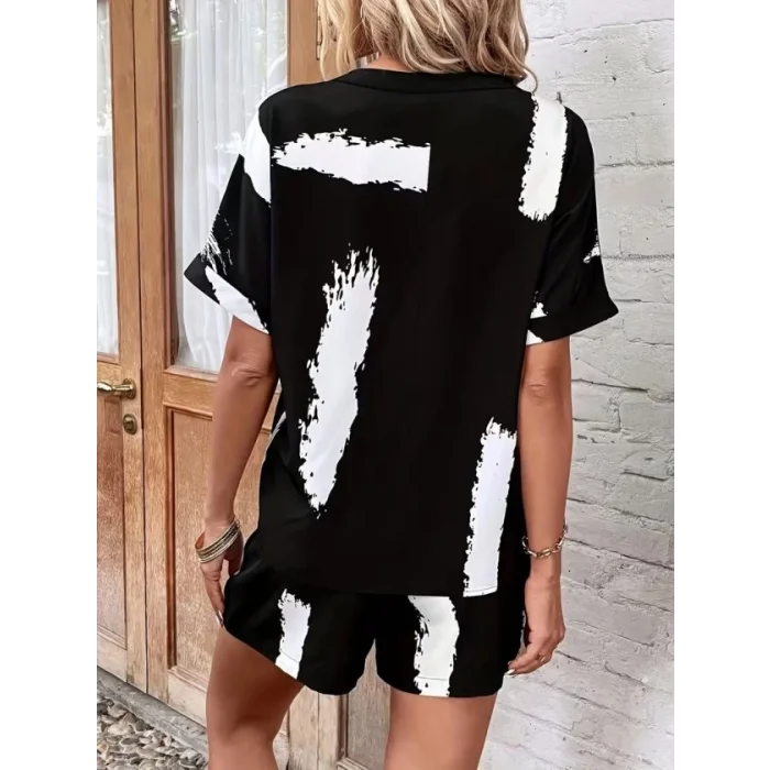Kadın Kısa Kollu V Yakalı Desenli Bluz Ve Short Ikili Süprem Takım