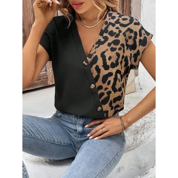 Kadın Kısa Kollu V Yakalı önden Düğmeli Leopar Desen Detaylı Viskon Bluz