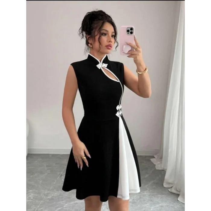 Kadın Yarım Balıkçı Yaka Pencere Dekolte Ve çift Renk Detay Mini Elbise