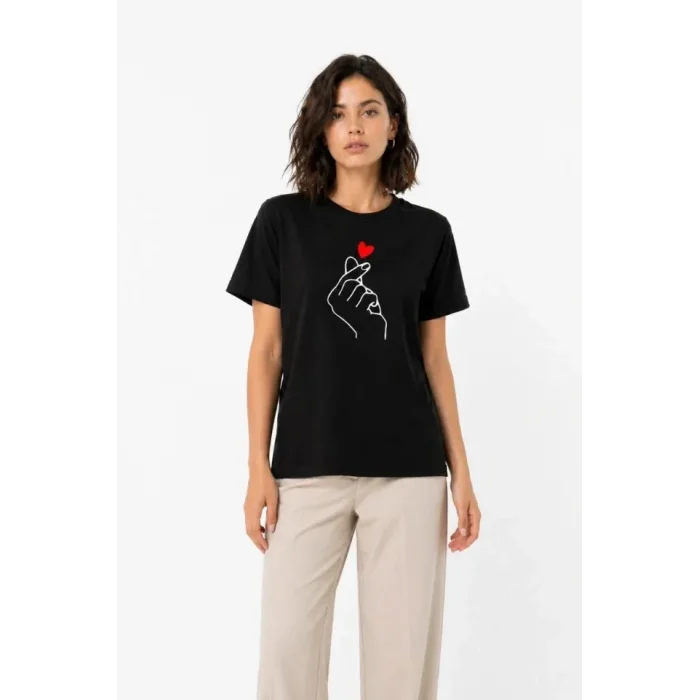 Kore Parmak Kalp Aşk Temalı Minimal Baskılı Tişört Yazlık Kısa Kol T-Shirt - Siyah