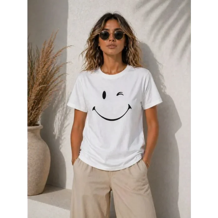 Minimal Gülümseyen Yüz Baskılı Tişört Kısa Kol Yazlık T-Shirt - Beyaz