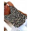 Kadın Askılı V Yakalı Boncuk Detaylı Leopar Desenli Süprem Bluz