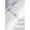 Pirinç Gold Renk Pembe Zirkon Taşlı Yonca Model Su Yolu Kadın Bileklik