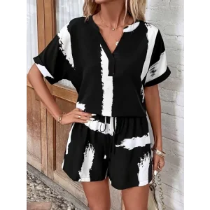 Kadın Kısa Kollu V Yakalı Desenli Bluz Ve Short Ikili Süprem Takım