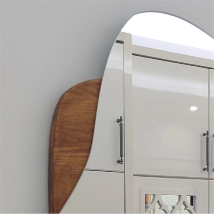 ASYMMETRIC MIRROR WITH NATURAL WOOD FLOOR