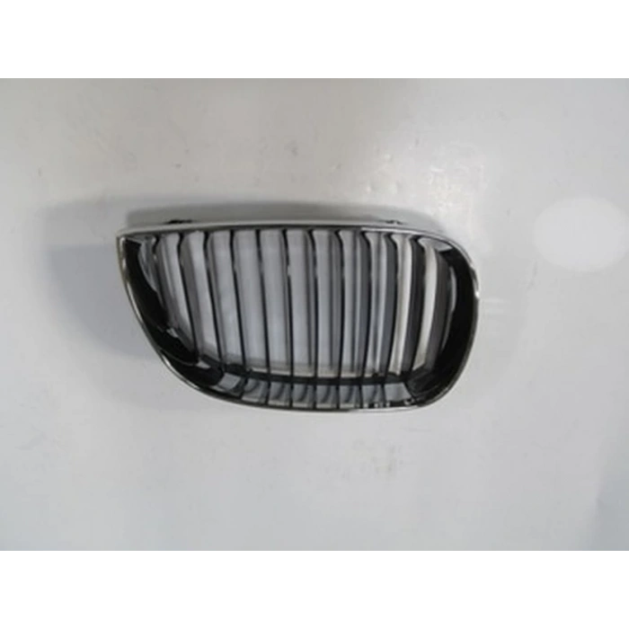 2004-2008 Bmw 1 Serı E87- Ön Panjur Sağ Siyah-Nikelaj Çerçeveli (Tw) (Adet) (Oem No:51137077130)