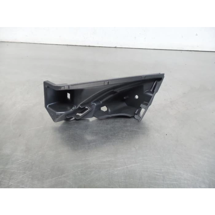 Ford Fiesta 2017  Sis Far Bağlantı Ayağı Sağ (Oem No:H1Bb15266A1C)