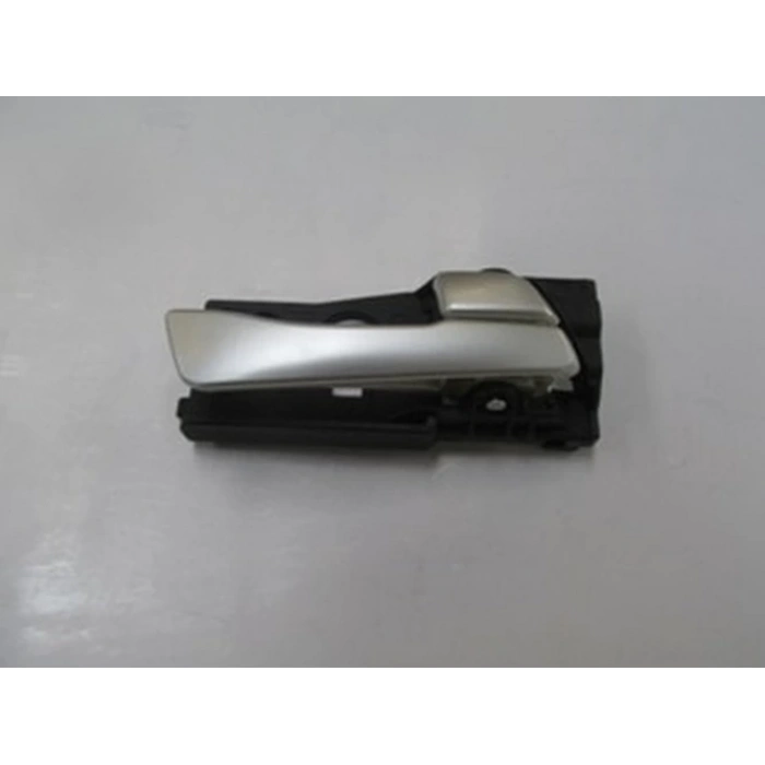 2011-2018 Hyundai Accent Blue Arka Kapı İç Açma Kolu Sağ Siyah (Elceği Gümüş Gri)  (Adet) (Oem No:836201R010Cr)