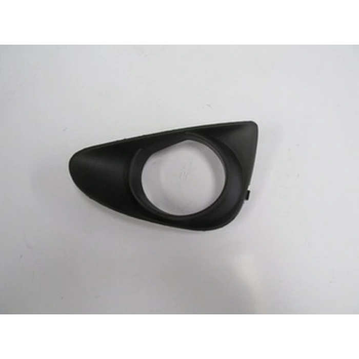 Toyota Yaris 2011-2014 Sis Lamba Kapağı Sol Siyah Delikli) (Tyg) (Adet) (Oem No:8148252320)