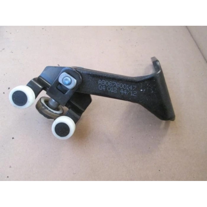 Mercedes Sprinter 315,515.Cdı Vw.Crafter 2006  Sürgülü Kapı Makara Üst  (Oem No:A9067600147)