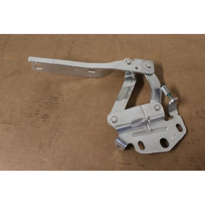 Kaput Menteşesi Passat 2005-2015 Sol (Oem No:3C0823301E) (Adet)