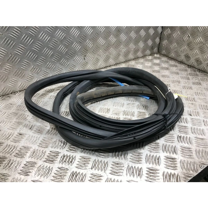 Sağ Ön Kapı Gırıs Lastiği Psa Jumper Iıı / Boxer Iıı 97-00 (Oem No: 1623224080)