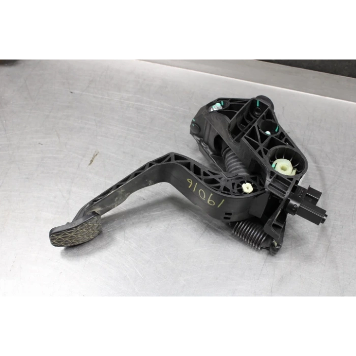 Pedal - Debrıyaj Lhd, -Strat/Stop Ford B460 Transıt Courıer Bm 14- (Oem No: Ey16 7B633 Cb)