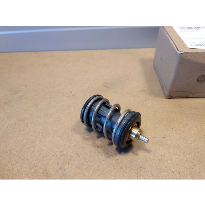 Termostat 97°C / Teklı Vw Golf7-Golf8-Polo Chzc-Chzd-Chzk-Dkrf-Cyvb-Cpta 1,0 Tsı-1,2 Tsı-1,4 Tsı 13- (Oem No: 04E121113N)