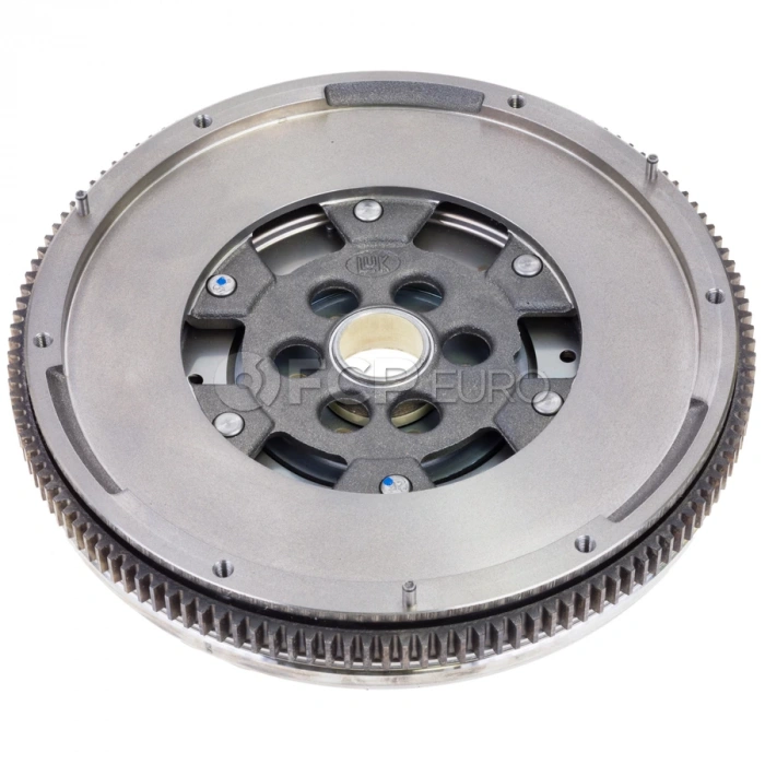 Volanlı Debrıyaj Setı 415 0583 10 + 624 3553 09 + 510 0176 10 Vw Passat-Tıguan-Golf6-Q3-Caddy Bkp-Cbab-Cffb-Cfgb-Clla-Cffa-Cffb 2,0 Tdı 10- (Oem No: 04L105266B)