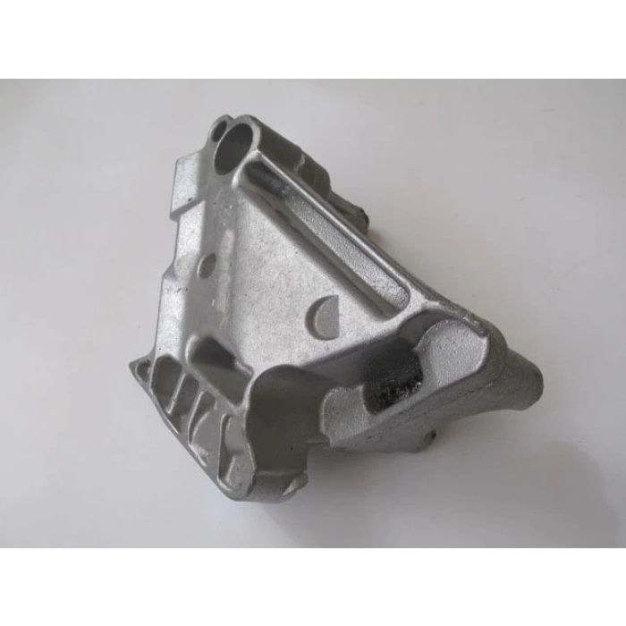 Volkswagen Passat- B8- 14/18; Motor Bağlantı Braketi 2.0 Tdı (Takoz) (Alüminyum) (Oem No: 04L199207)