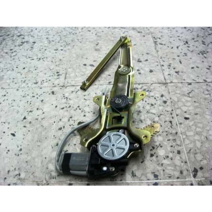 Kriko Cam Hılux 07-08 Ön Motorlu Rh Toyota Hılux (Oem No: 1004Krc2007001)