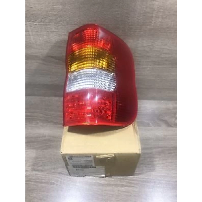 Stop Lambası Combo B 93-00 Sağ (Oem No: 1223531)