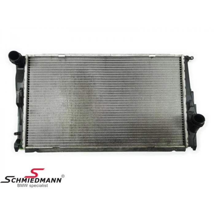 Su Radyatörü Bmw E81-E82-E87-E88-E90-E91-E92-E93-X1 E84 M47N2-N47 05-12 (Oem No: 17117788903)