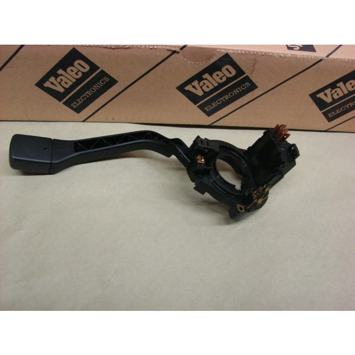 Golf2 Golf3 91  Silecek Kolu Sağ  (Oem No:191953519)