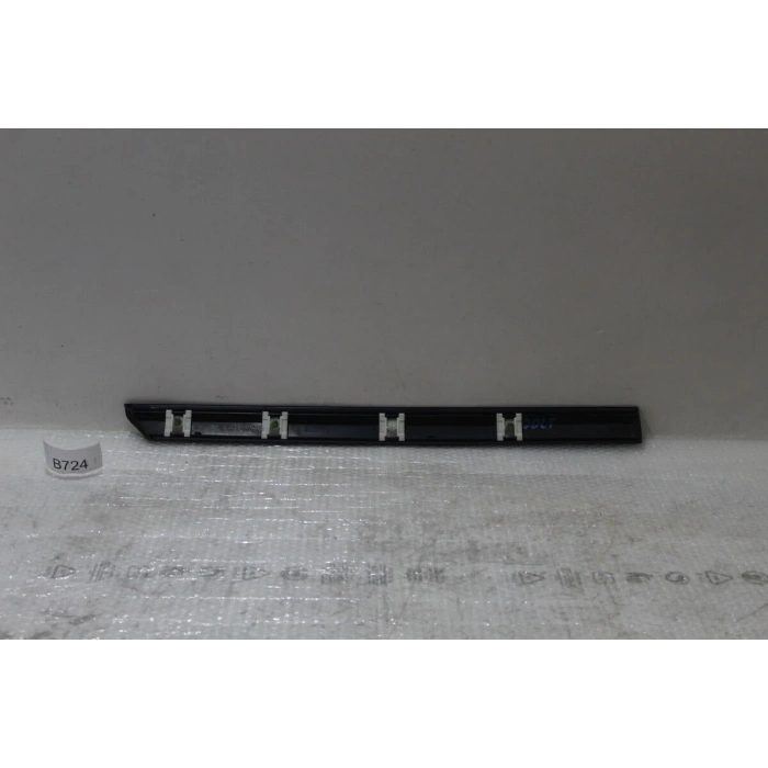 Kapı Bandı Arka Sol 4 Kapılıya Göre Vw Golf3 Bm 90-98 (Oem No: 1H4853753)