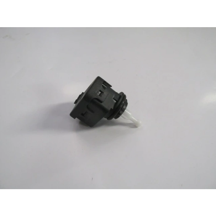 Volkswagen Golf 5 2004-2009 Far Motoru (12V)(Yan Soket Girişli) (Bfn) (Oem No:1J0941295C)