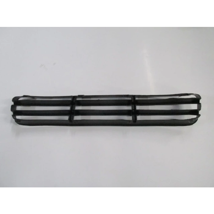 1999-2005 Volkswagen Bora Ön Tampon Panjuru Orta Siyah (Bfn) (Adet) (Oem No:1J5853677C)