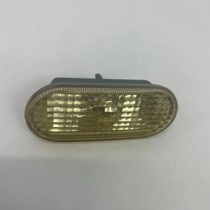 Çamurluk Sinyali Beyaz Vw Golf4-Bora-Passat-Polo Bm 98- (Oem No: 1J5949117)