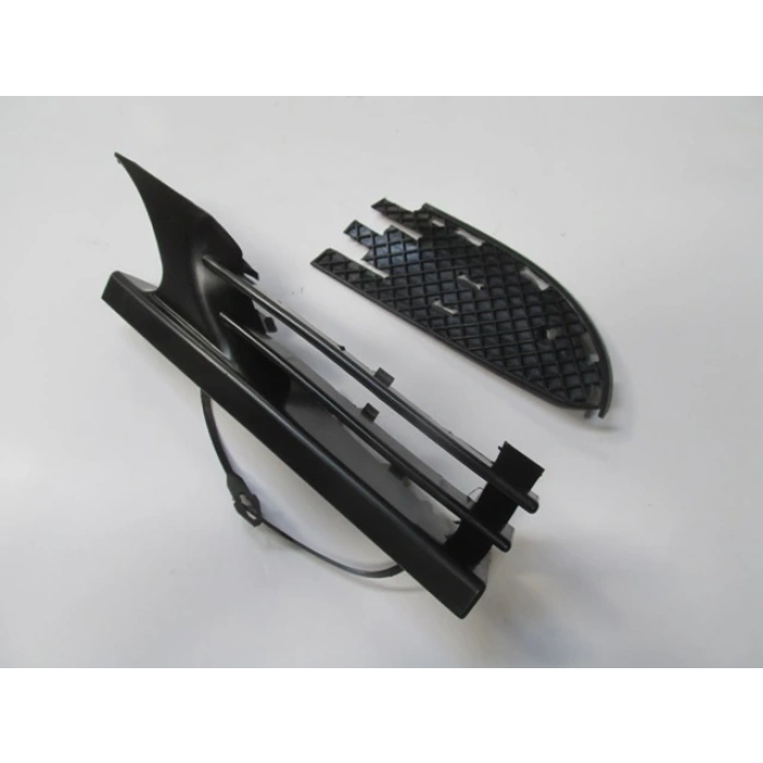 1997-1999 Mercedes C Class W202- Ön Tampon Çeki Demiri Kapağı Sağ Siyah (Tw) (Adet) (Oem No:2028800605)